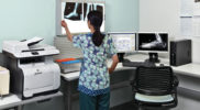 Unsere Arbeitsstationen eigenen sich perfekt für den Einsatz mit mehreren Monitoren und der Verbindung mit gängigen Röntgengeräten.